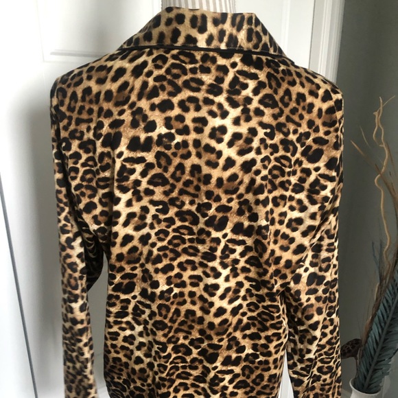 Gillian & O’Malley Satin Cheetah Print Top - Picture 6 of 7